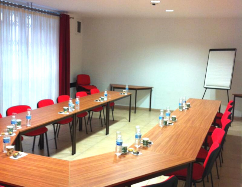 Location salle de réunion 2 à 40 personnes à Nîmes - Salle Hemingway